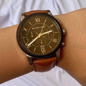 MICHAEL KORS Black watch with leather strap
